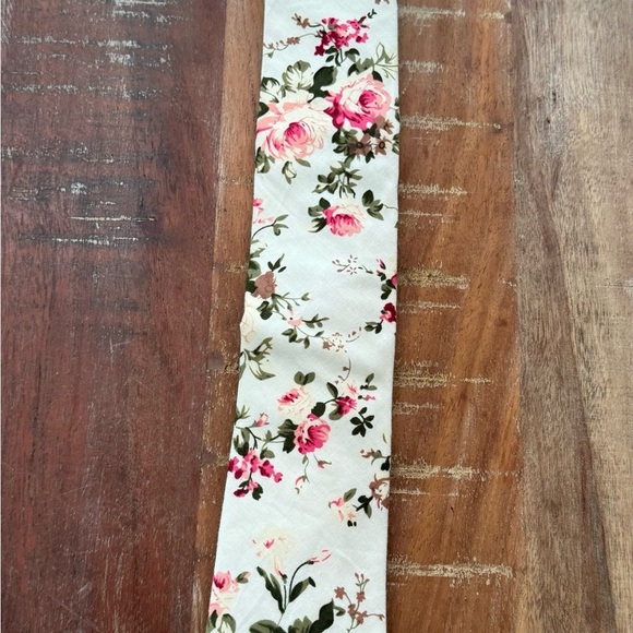 Men’s Floral Necktie with Pink Roses 100% Cotton - Picture 2 of 5